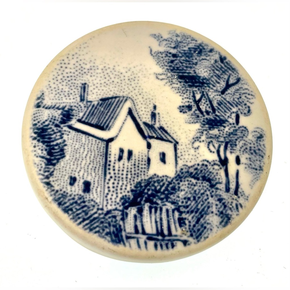 VTG Royal Warrant Mark UK Porcelain Brooch Tradition House Blue White Delftware
